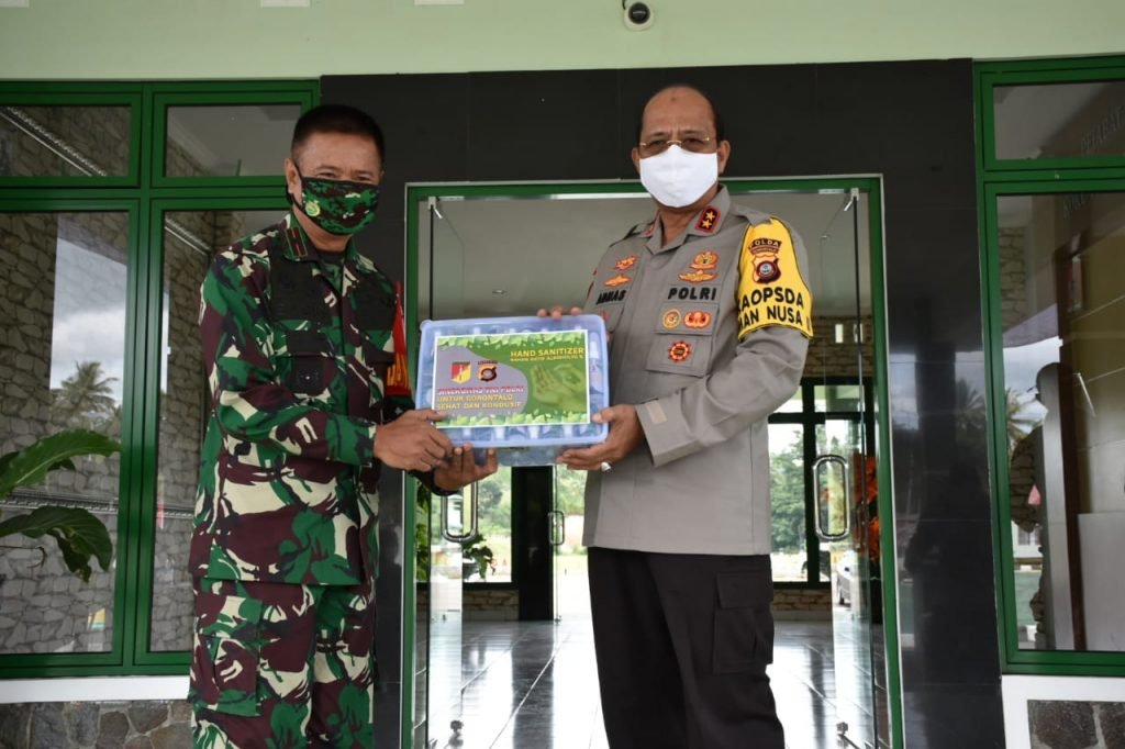 Kapolda Gorontalo Salurkan 500 Paket Masker dan Hand Sanitizer ke Korem 133/NWB