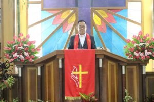 Pnt. Caroll J. A. Senduk SH Memimpin Ibadah Hari Pentakosta